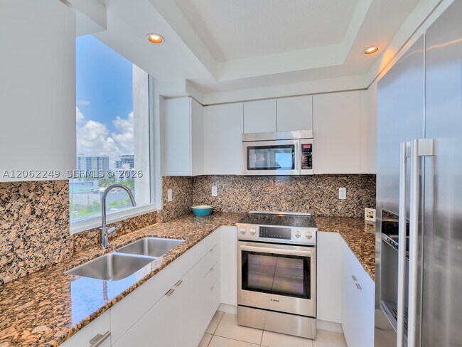 Building Photo - 6917 Collins Ave