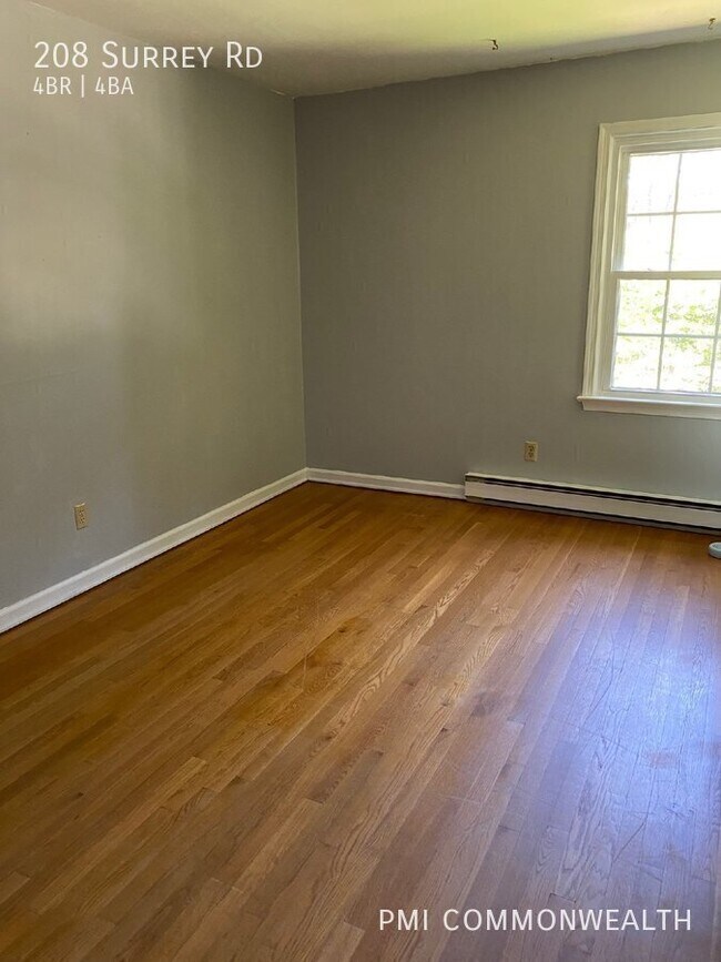 Building Photo - 208 Surrey Rd