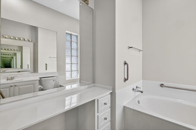 Building Photo - 8257 Rosalie Ln