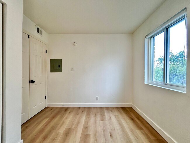 Building Photo - 3018 S 1st St