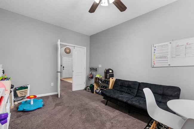 Building Photo - Luxurious 5-Bed, 2.5-Bath Home with Solar Panels in Newport News