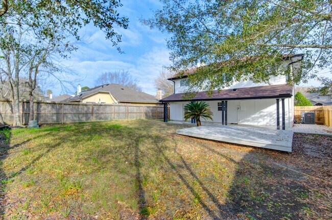 Building Photo - 19403 Lake Hollow Ln