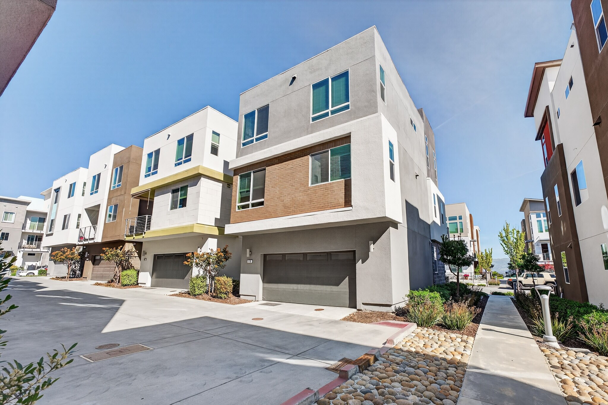 Building Photo - 176 Agustin Narvaez St