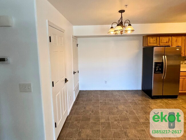 Building Photo - 8176 N Cedar Springs Rd