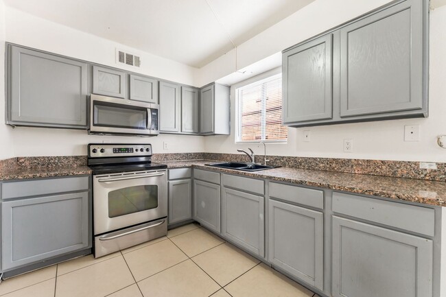 Building Photo - 375 N 15th St