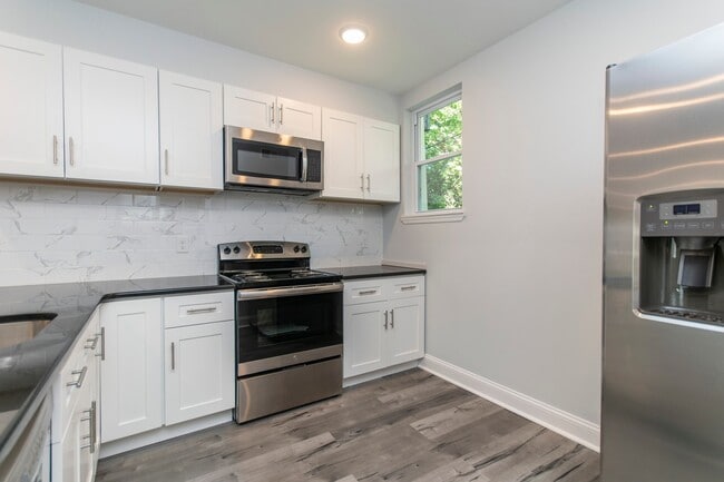Building Photo - Recently renovated home in South West Phil...