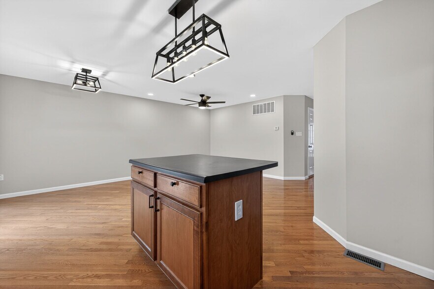 Building Photo - 373 Montclair Tower Dr