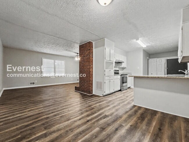 Building Photo - 624 Cannon Dr