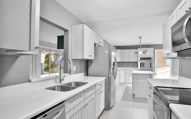 Building Photo - 716 Medina Ct