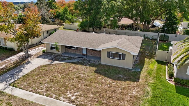 Building Photo - Beautifully renovated 4bdrm/2bath home wit...