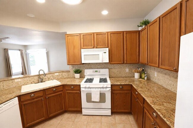 Building Photo - 233 Bonham Loop