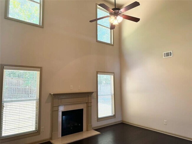 Building Photo - 3238 Sag Harbor Ct NE