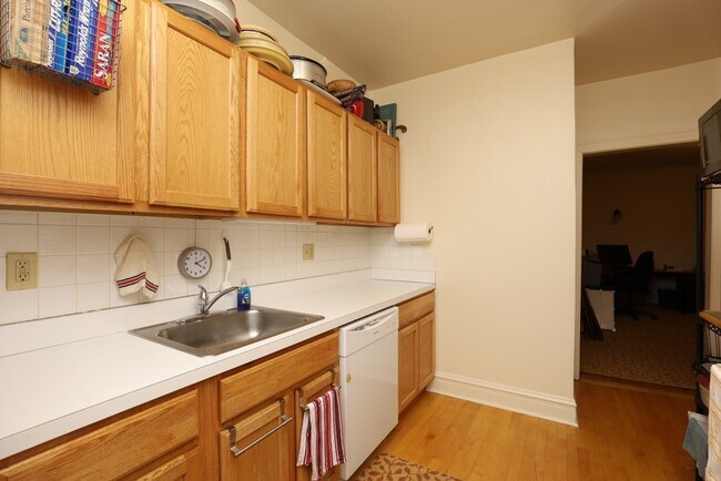 Building Photo - 4871 N Talman Ave