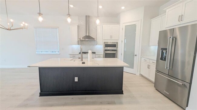 Building Photo - 15614 Vetta Dr