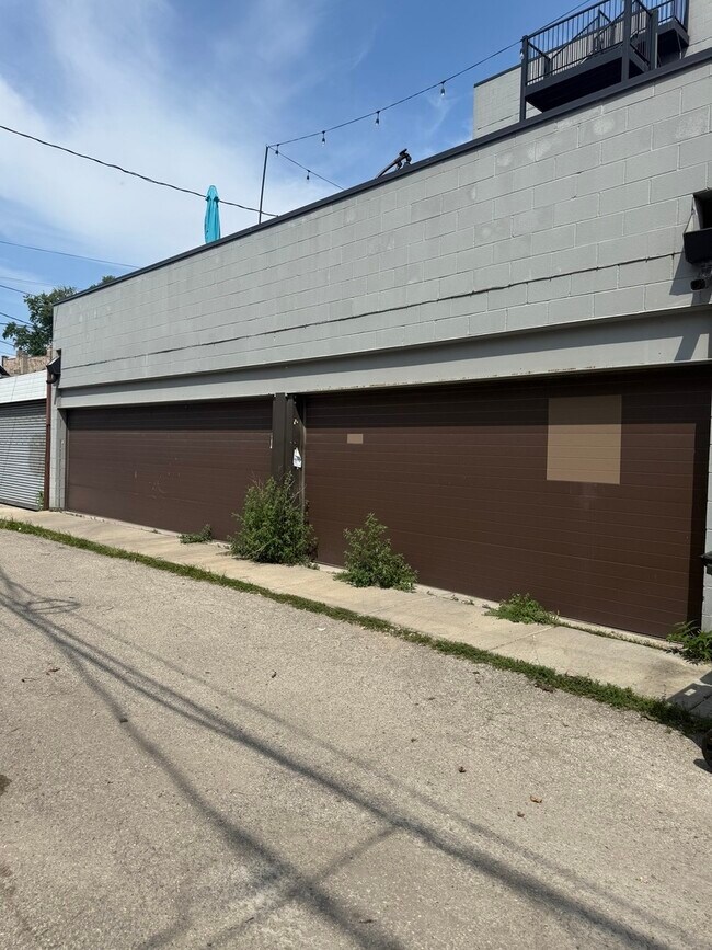Building Photo - 520 N Oakley Blvd