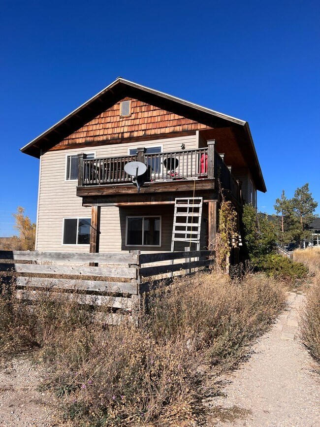 Building Photo - Mock