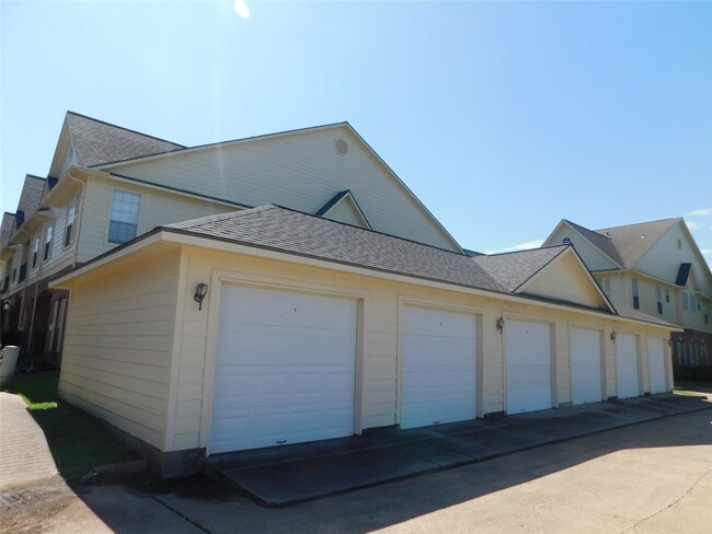 Building Photo - 2710 Grants Lake Blvd