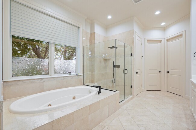 Building Photo - 521 Lovett Blvd