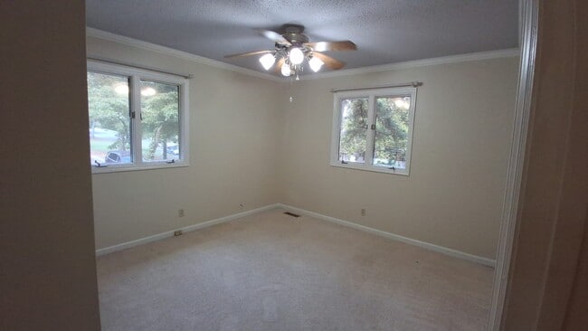 Building Photo - 108 Steele Dr