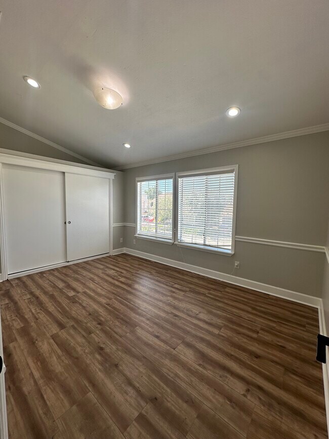Building Photo - 1643 Derby Ct