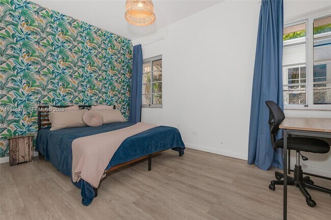 Building Photo - 530 15th St