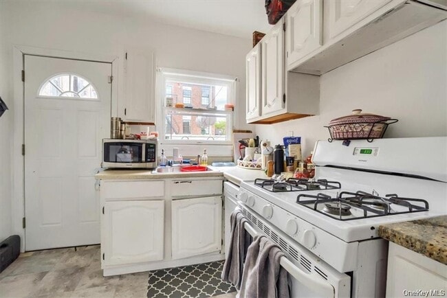 Building Photo - 78 Burd St