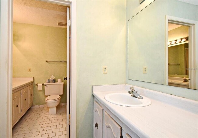 Building Photo - 536 Orange Dr