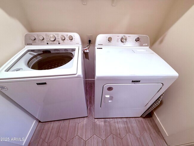 Building Photo - 35377 W Santa Monica Ave