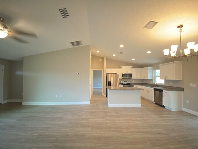 Building Photo - Silver Spring Shores - 3/2/2  **Won't Last***