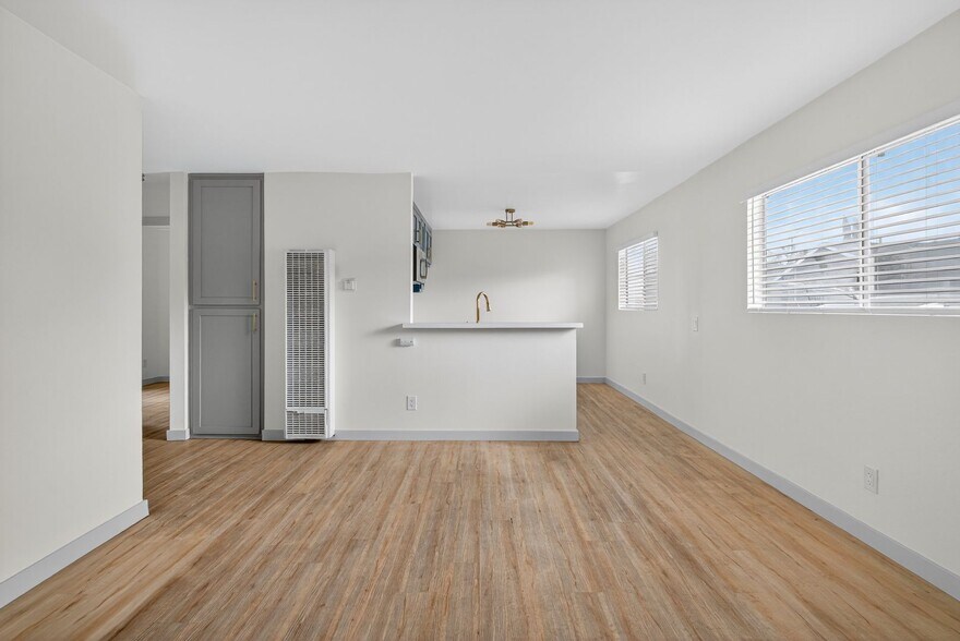 Building Photo - 921 Alamitos Ave