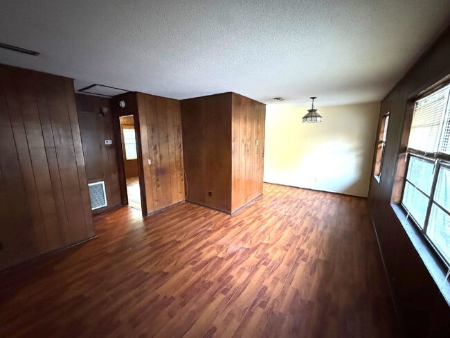 Building Photo - 1 bedroom, 1 bath duplex for rent in Dothan, AL - Section 8 approved! Check out this rental today.
