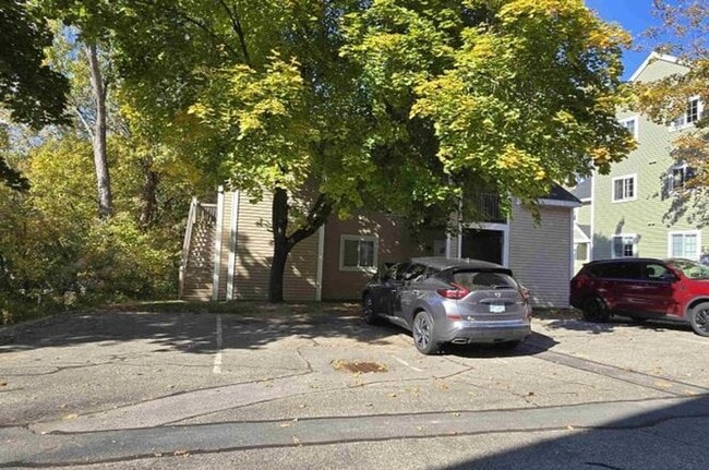 Building Photo - Stylish 2-Bedroom Condo in Dover| Utilities Included| Showings Coming Soon!