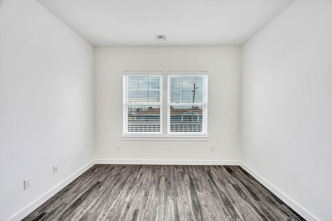 Building Photo - 140 S Clinton Ave