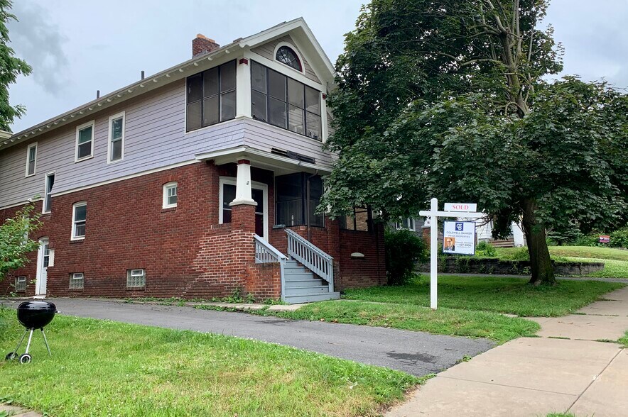 Side View - 412 Broad St