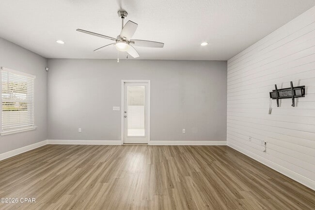 Building Photo - 7450 Shadow Lake Dr