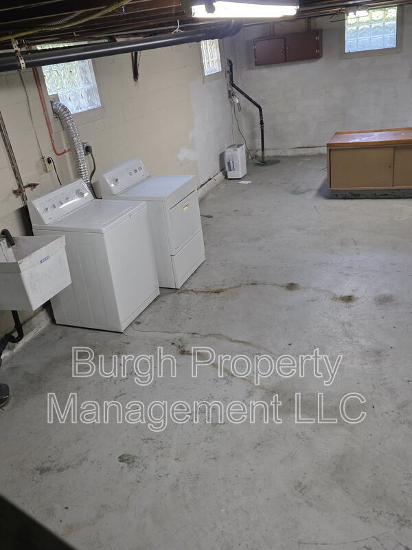 Building Photo - 286 Thompsonville Rd