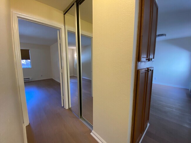 Building Photo - Spacious 1-Bedroom Condo in Prime Sunnyvale Location