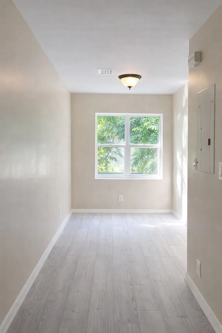 Building Photo - 420 SE 18th Ct