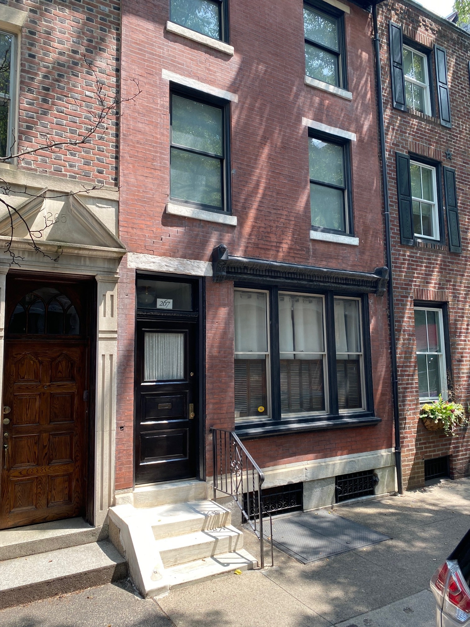 Building Photo - 267 S 21st St