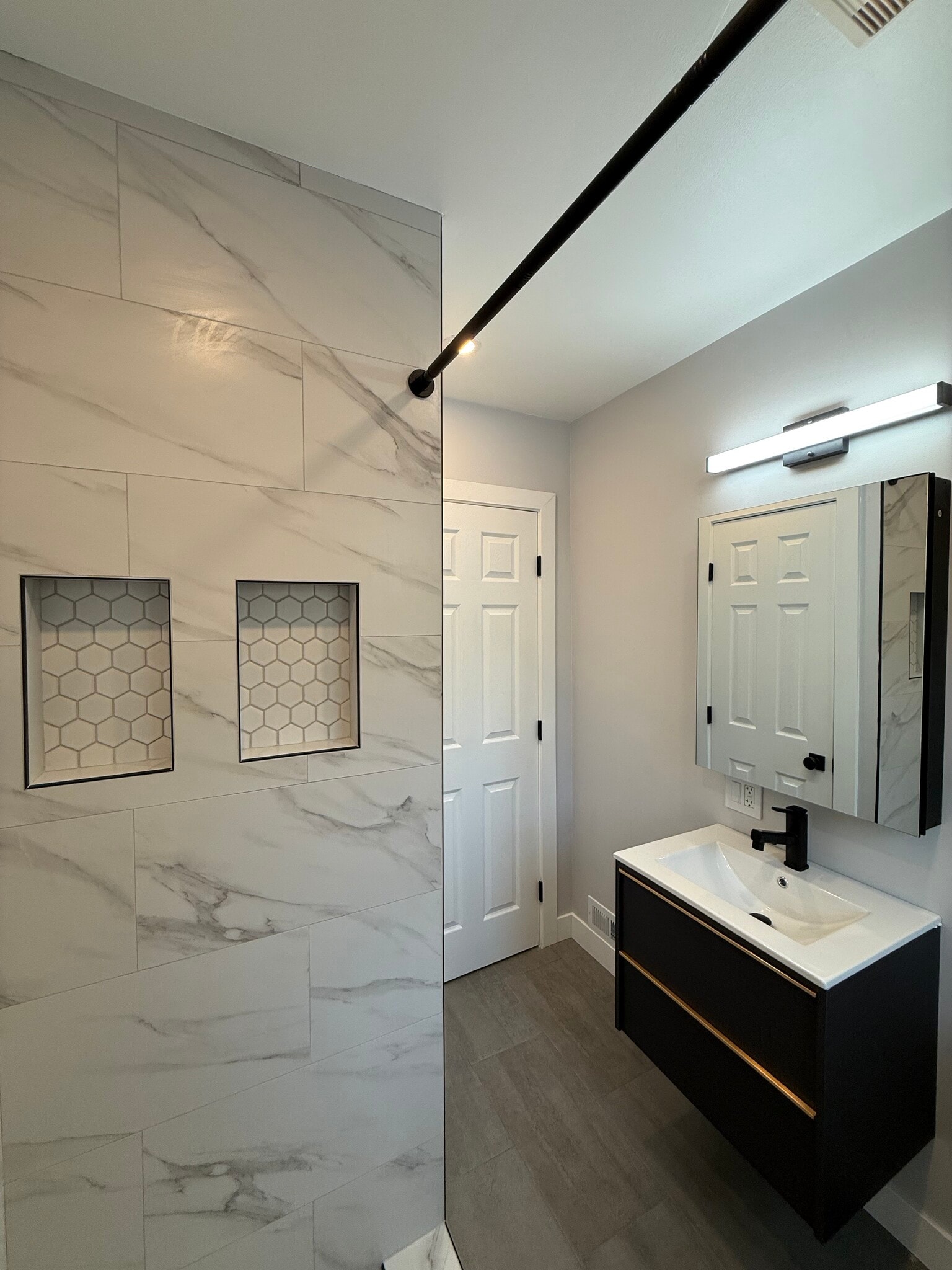 Building Photo - 3000 Parker Ave