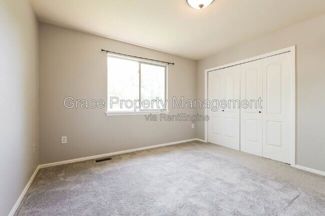 Building Photo - 1144 E 12th Ct