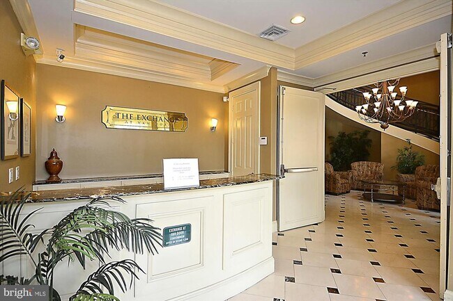 Building Photo - 4860 Eisenhower Ave