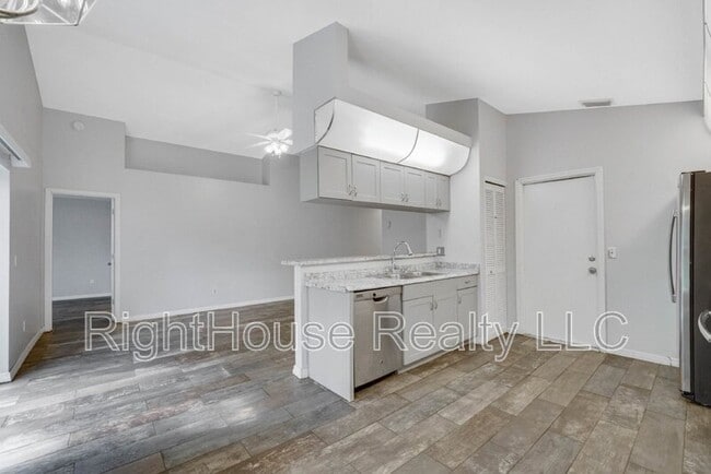 Building Photo - 5329 Old Oak Tree Dr