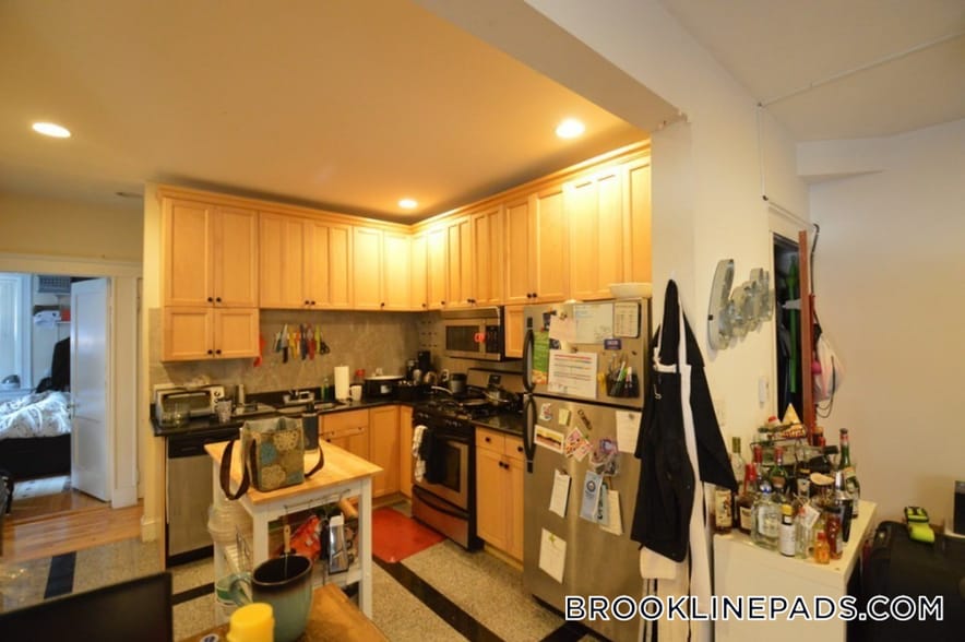 Building Photo - 69 Babcock St