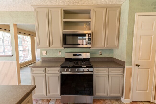 Building Photo - 4007 Spring Forest Dr