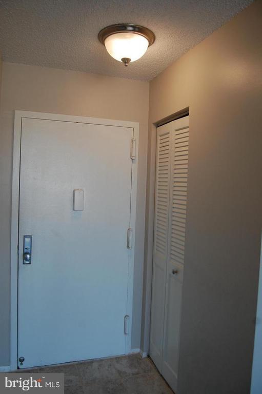 Building Photo - 1225 Martha Custis Dr