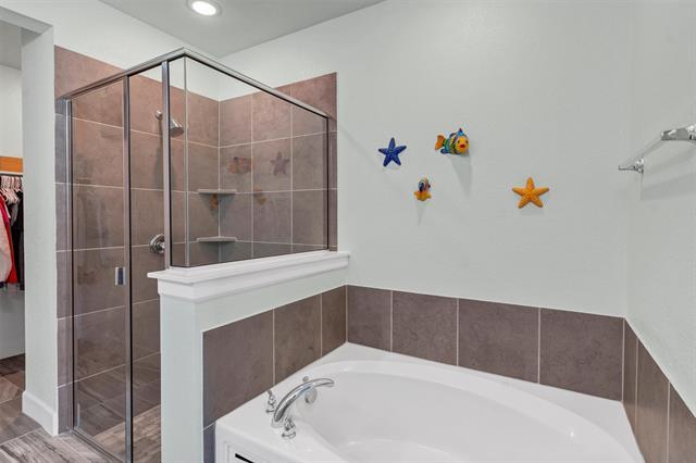 Building Photo - 7500 Foxgrass Pl