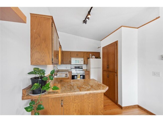 Building Photo - 14797 Lower Endicott Way