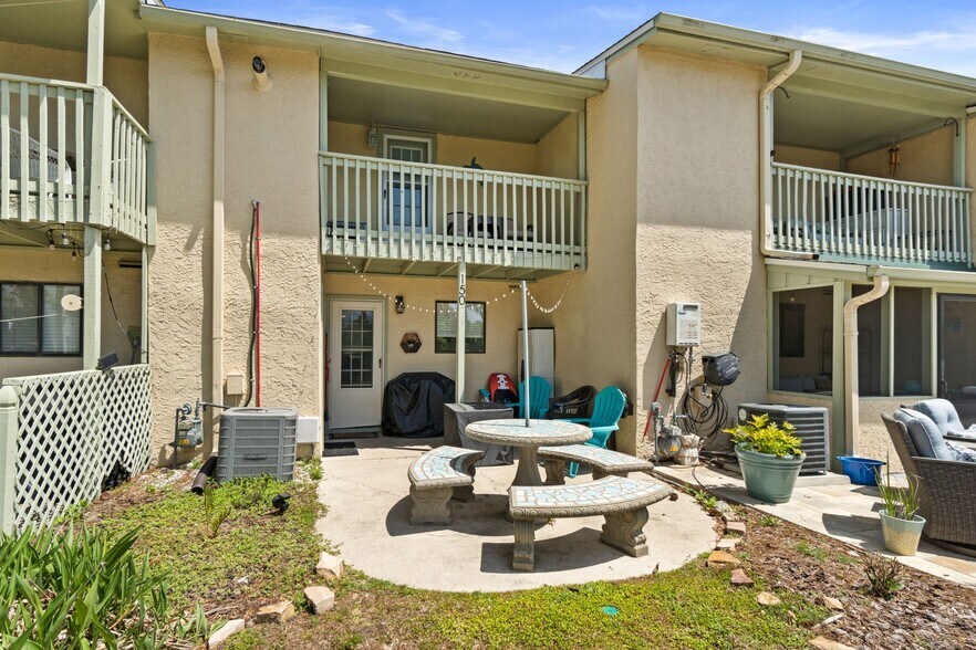 Building Photo - 150 Robin Ln
