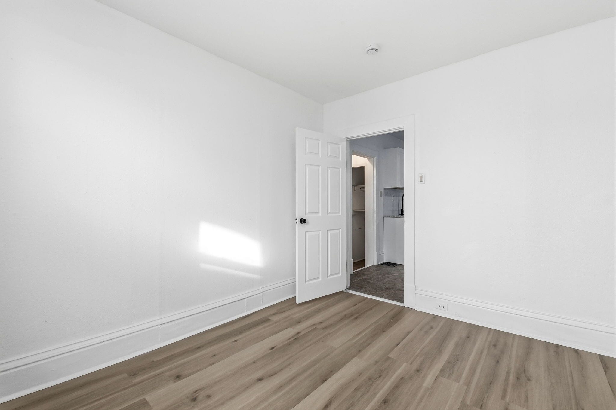 Building Photo - 6531 Plymouth Ave